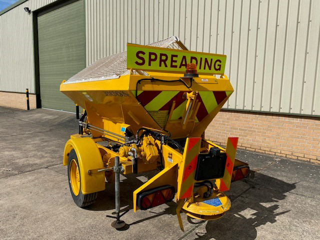 Econ towed gritter trailer