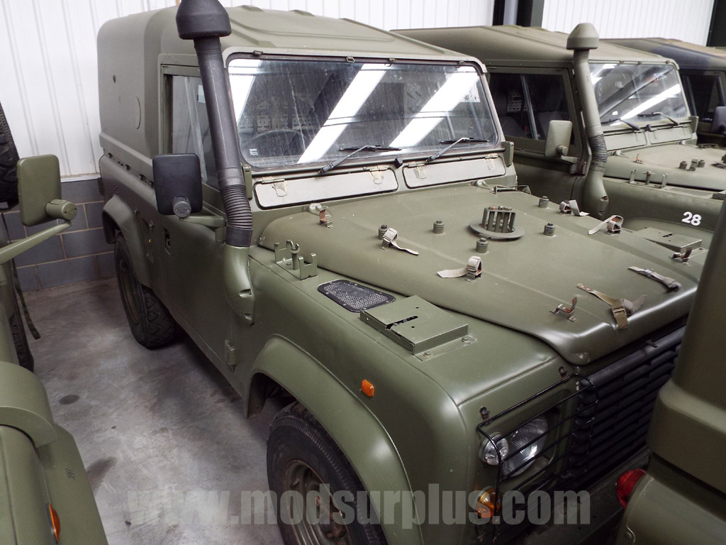Land Rover Defender 90 Wolf RHD Hard Top (Remus)
