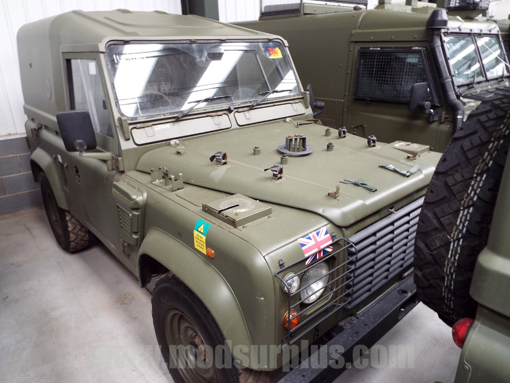 Land Rover Defender 90 Wolf RHD Hard Top (Remus)