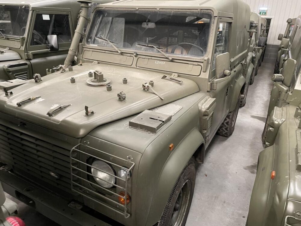 Land Rover Defender 90 Wolf LHD Hard Top (Remus)