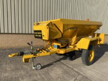 Econ towed gritter trailer