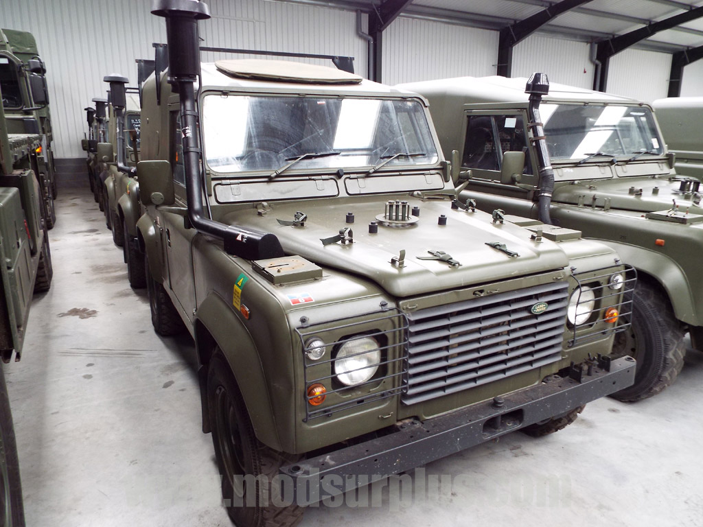 Land Rover Defender 90 RHD Wolf Winterized Hard Top (Remus) – 15114