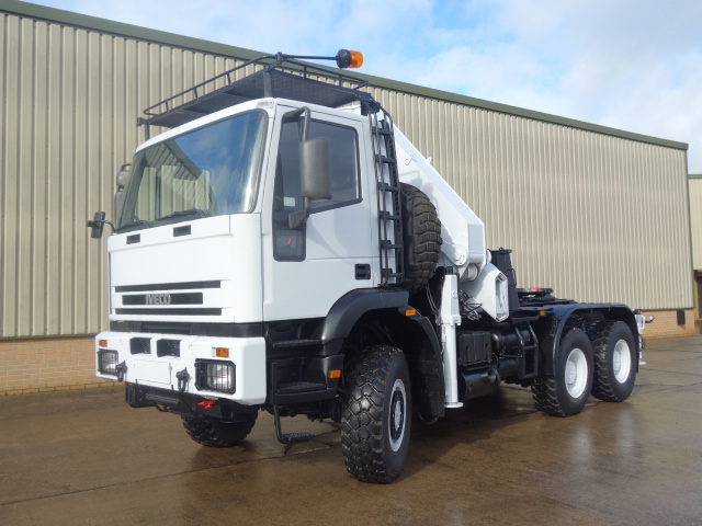 Iveco eurotrakker 6×6 tractor unit with crane – 50315