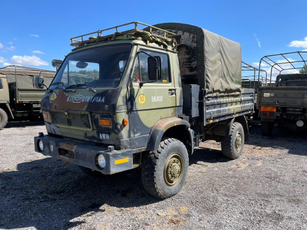 MAN 8.136 4×4 Drop side cargo truck – 11665