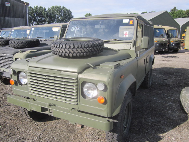 Land Rover Defender 110 2.5L NA Diesel (Soft Top) – 40079