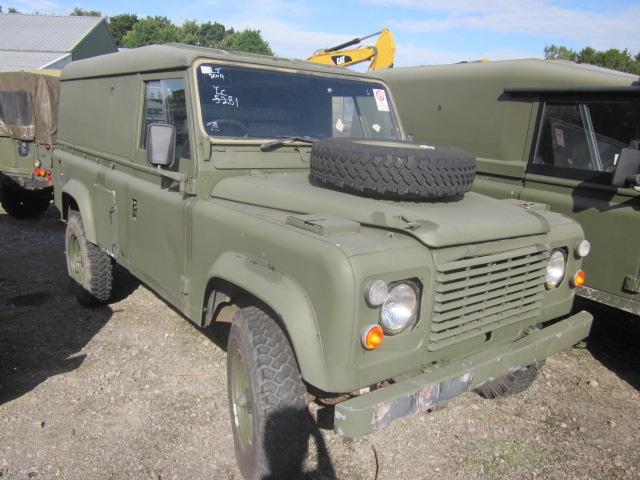 Land Rover Defender 110 2.5L NA Diesel (Hard Top) – 40082