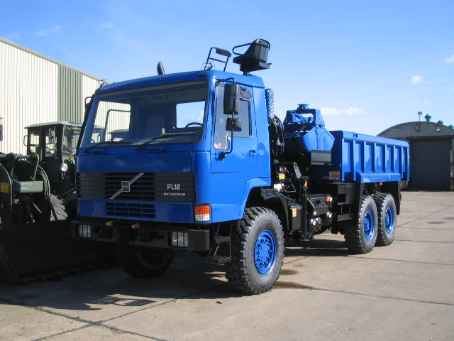 Volvo FL12 6×6 Tipper with clam shell grab – 11759