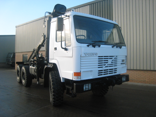 Volvo FL12 6×6 tractor unit with crane – 32789